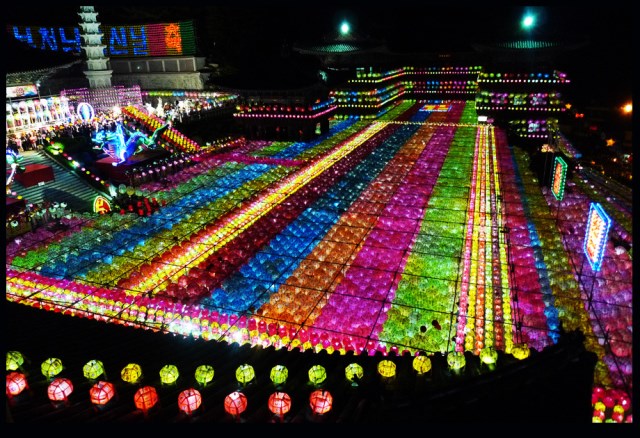 Hàn Quốc : Lễ Phật đản Ngôi chùa độc đáo Thành phố Busan