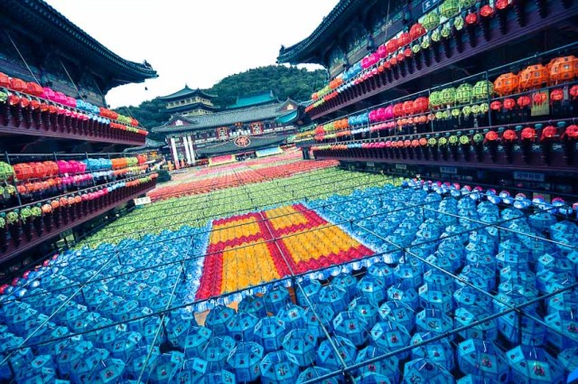 Hàn Quốc : Lễ Phật đản Ngôi chùa độc đáo Thành phố Busan