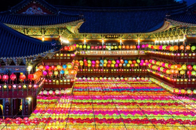 Hàn Quốc : Lễ Phật đản Ngôi chùa độc đáo Thành phố Busan