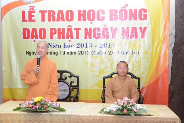 Quỹ Từ thiện ĐPNN- Trao tặng học bổng cho các Tăng Ni sinh