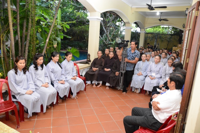 Quỹ Từ thiện ĐPNN- Trao tặng học bổng cho các Tăng Ni sinh