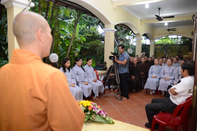 Quỹ Từ thiện ĐPNN- Trao tặng học bổng cho các Tăng Ni sinh