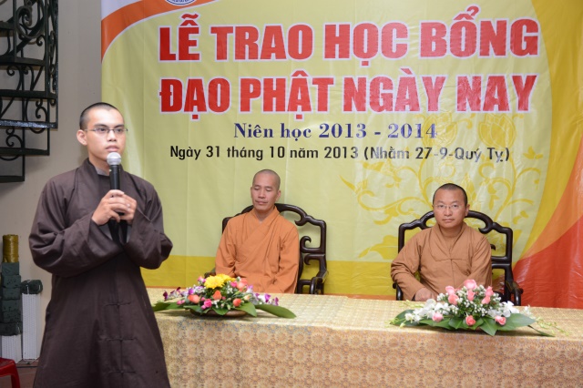 Quỹ Từ thiện ĐPNN- Trao tặng học bổng cho các Tăng Ni sinh