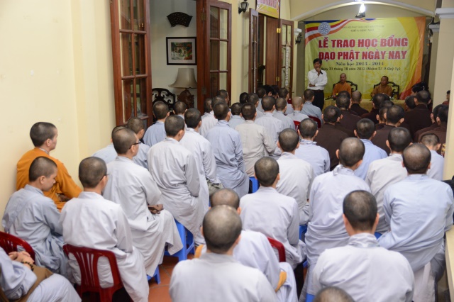 Quỹ Từ thiện ĐPNN- Trao tặng học bổng cho các Tăng Ni sinh