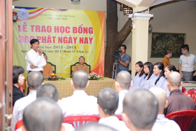 Quỹ Từ thiện ĐPNN- Trao tặng học bổng cho các Tăng Ni sinh