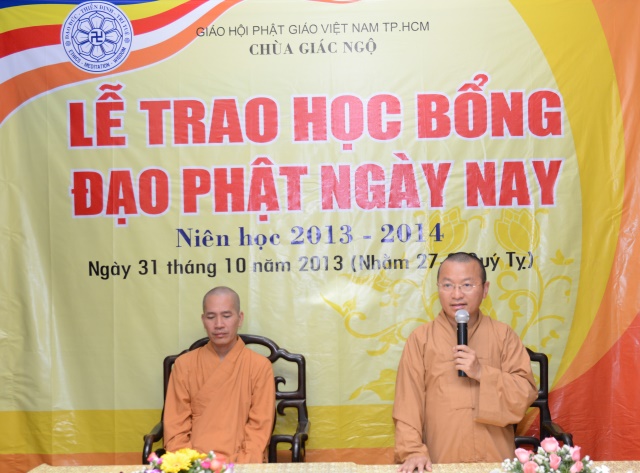 Quỹ Từ thiện ĐPNN- Trao tặng học bổng cho các Tăng Ni sinh