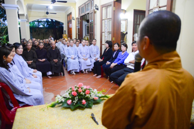 Quỹ Từ thiện ĐPNN- Trao tặng học bổng cho các Tăng Ni sinh