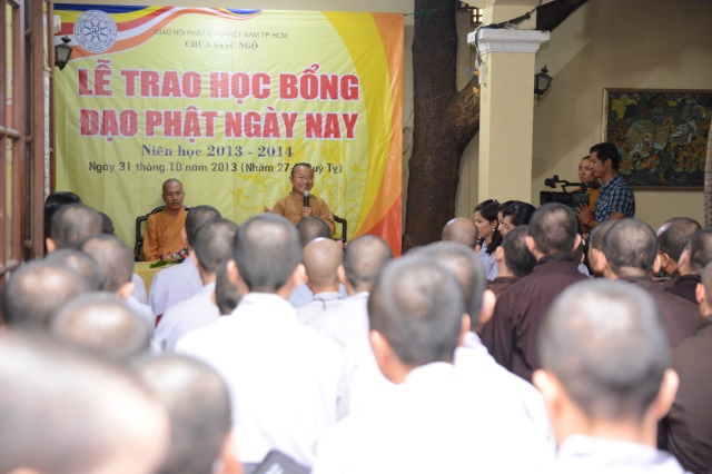 Quỹ Từ thiện ĐPNN- Trao tặng học bổng cho các Tăng Ni sinh