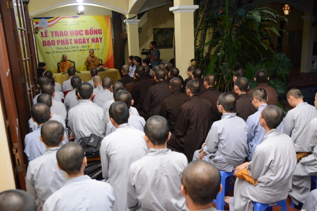 Quỹ Từ thiện ĐPNN- Trao tặng học bổng cho các Tăng Ni sinh