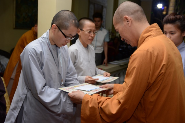 Quỹ Từ thiện ĐPNN- Trao tặng học bổng cho các Tăng Ni sinh