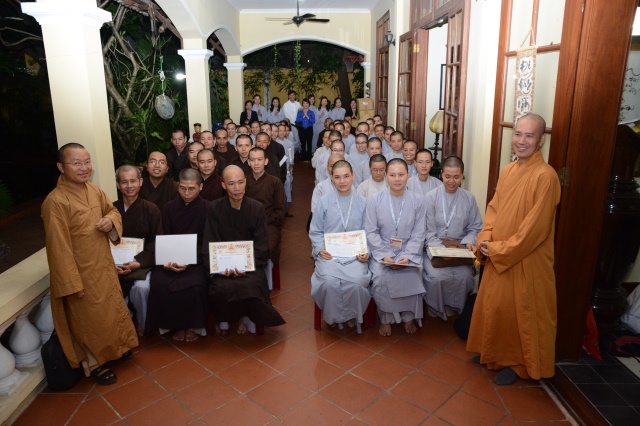 Quỹ Từ thiện ĐPNN- Trao tặng học bổng cho các Tăng Ni sinh
