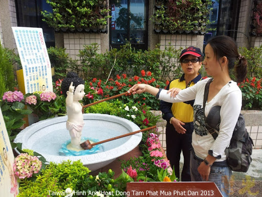 Đài Loan: Chùm ảnh ‘nóng’ chương trình Tắm Phật lưu động