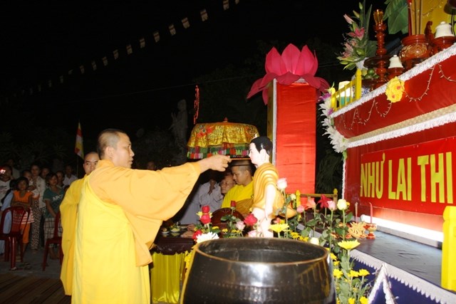 Ninh Hòa: Thiêng liêng lễ tắm Phật và Văn nghệ cúng dường Phật đản