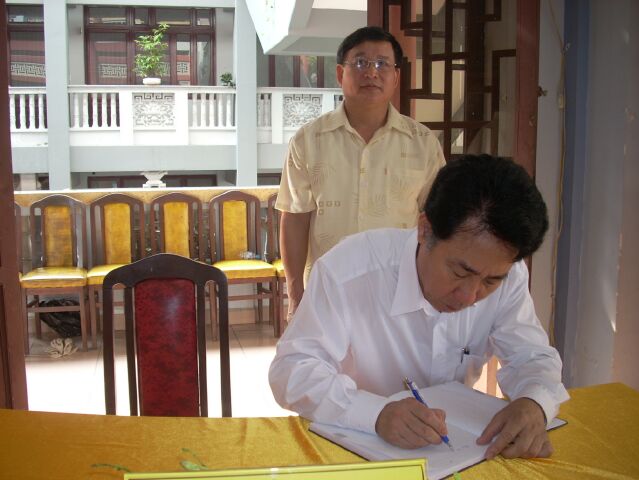 Hình ảnh kính viếng Đại lão HT. Thích Từ Nhơn buổi chiều ngày thứ nhất (26/4)