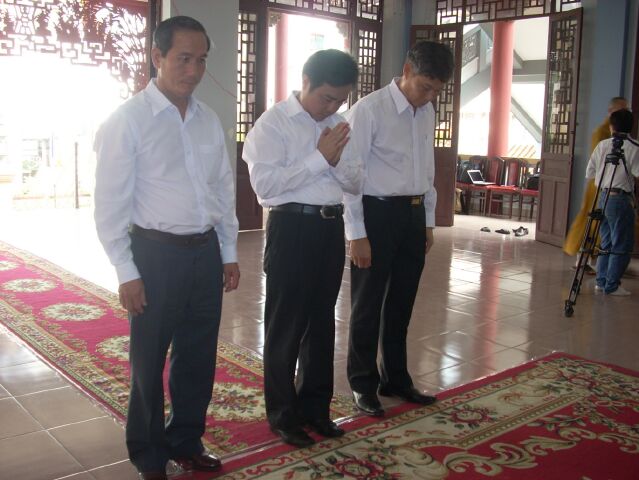 Hình ảnh kính viếng Đại lão HT. Thích Từ Nhơn buổi chiều ngày thứ nhất (26/4)