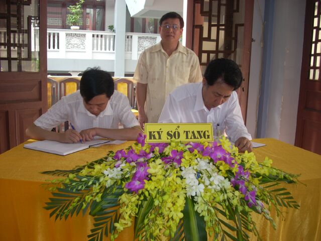 Hình ảnh kính viếng Đại lão HT. Thích Từ Nhơn buổi chiều ngày thứ nhất (26/4)