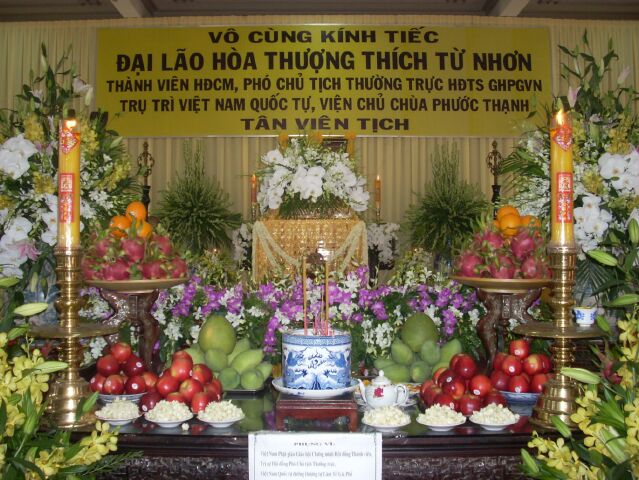Hình ảnh kính viếng Đại lão HT. Thích Từ Nhơn buổi chiều ngày thứ nhất (26/4)