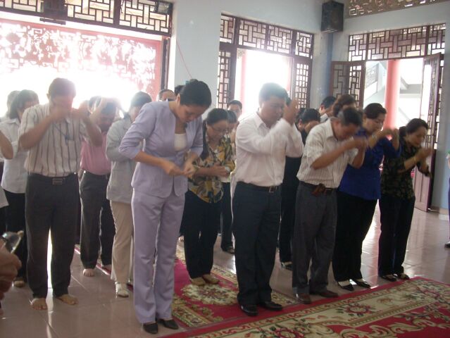 Hình ảnh kính viếng Đại lão HT. Thích Từ Nhơn buổi chiều ngày thứ nhất (26/4)