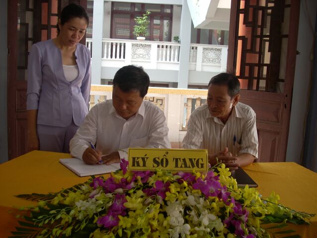 Hình ảnh kính viếng Đại lão HT. Thích Từ Nhơn buổi chiều ngày thứ nhất (26/4)