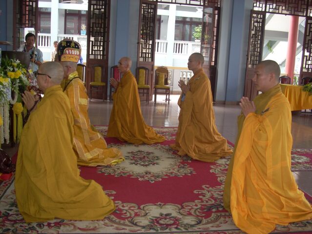 Hình ảnh kính viếng Đại lão HT. Thích Từ Nhơn buổi chiều ngày thứ nhất (26/4)