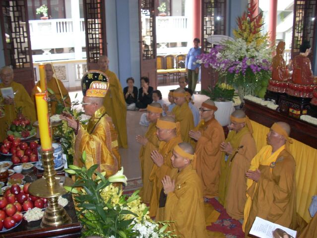 Hình ảnh kính viếng Đại lão HT. Thích Từ Nhơn buổi chiều ngày thứ nhất (26/4)