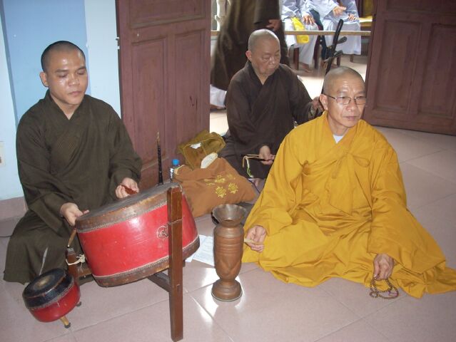 Hình ảnh kính viếng Đại lão HT. Thích Từ Nhơn buổi chiều ngày thứ nhất (26/4)