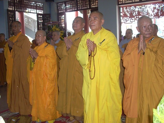 Chùm ảnh: Các đoàn viếng ĐLHT. Thích Từ Nhơn buổi chiều ngày thứ hai 27/4
