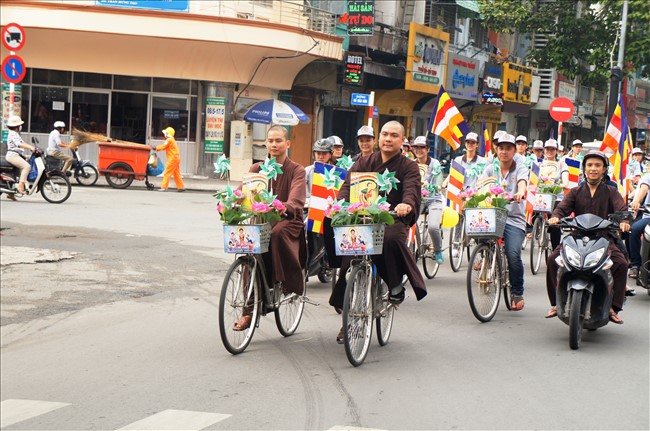 TP.HCM: Diễu hành xe đạp mừng Phật Đản