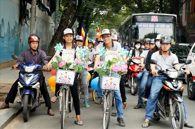 TP.HCM: Diễu hành xe đạp mừng Phật Đản