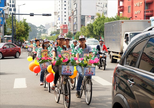 TP.HCM: Diễu hành xe đạp mừng Phật Đản