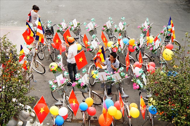 TP.HCM: Diễu hành xe đạp mừng Phật Đản