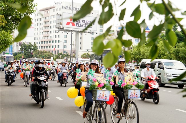 TP.HCM: Diễu hành xe đạp mừng Phật Đản
