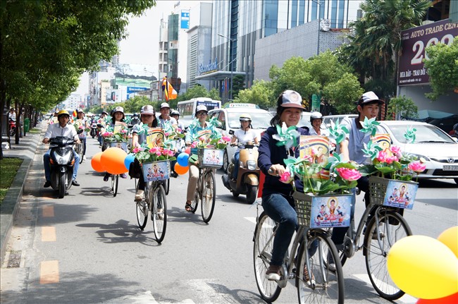 TP.HCM: Diễu hành xe đạp mừng Phật Đản