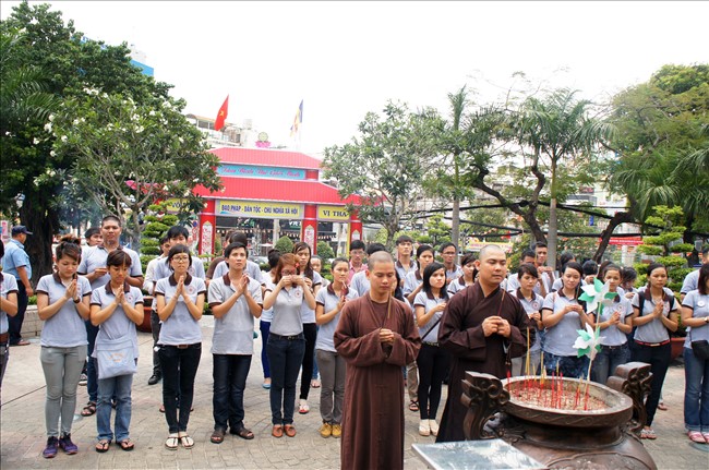 TP.HCM: Diễu hành xe đạp mừng Phật Đản