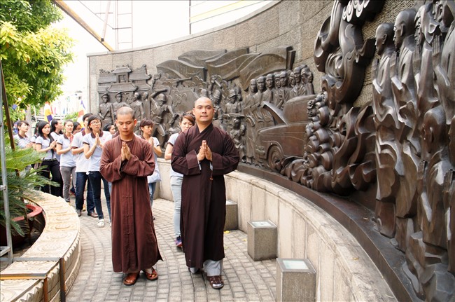 TP.HCM: Diễu hành xe đạp mừng Phật Đản