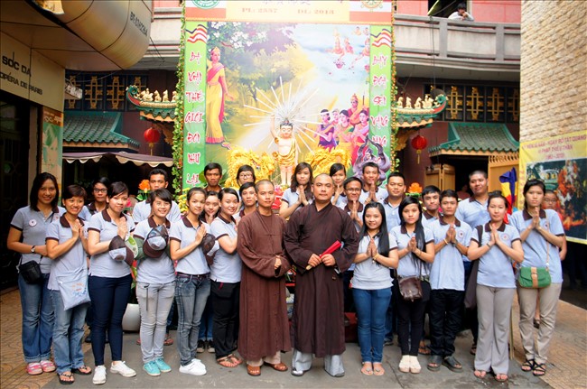 TP.HCM: Diễu hành xe đạp mừng Phật Đản