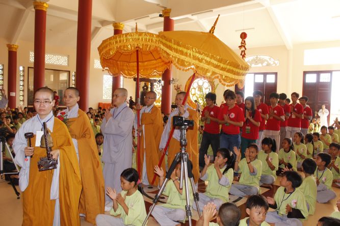 Đồng Tháp: Sư cô Hương Nhũ với pháp thoại “Hiểu và Thương” – Hội trại tuổi trẻ và cuộc sống