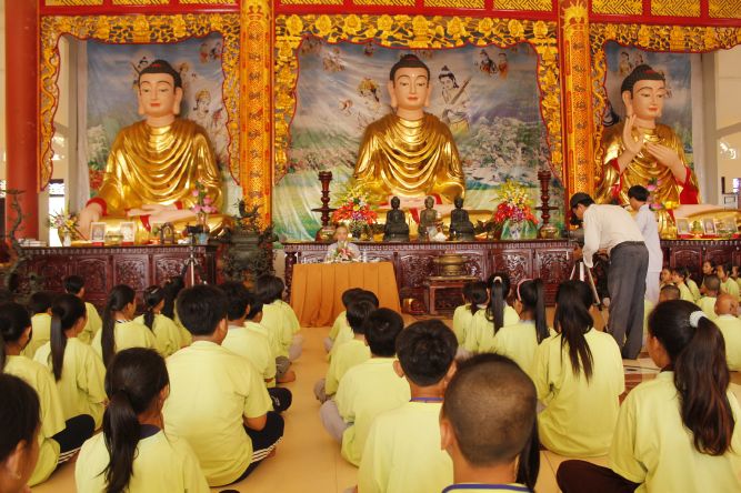 Đồng Tháp: Sư cô Hương Nhũ với pháp thoại “Hiểu và Thương” – Hội trại tuổi trẻ và cuộc sống