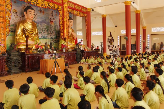 Đồng Tháp: Sư cô Hương Nhũ với pháp thoại “Hiểu và Thương” – Hội trại tuổi trẻ và cuộc sống