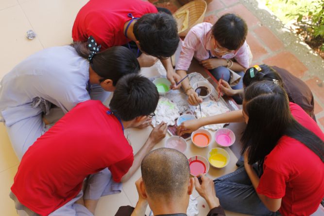 Đồng Tháp: Nghệ thuật tô tượng Phật tại hội trại Hiểu và Thương
