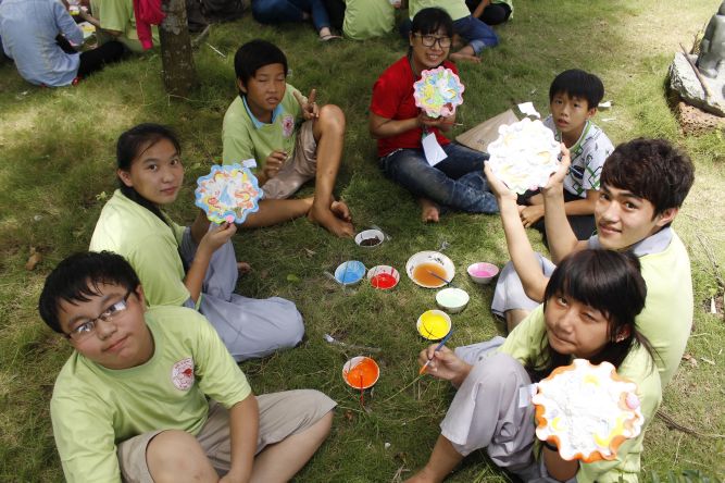 Đồng Tháp: Nghệ thuật tô tượng Phật tại hội trại Hiểu và Thương