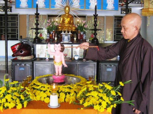 Khánh Hòa: Lễ Khai kinh, tắm Phật khởi đầu tuần lễ Phật đản