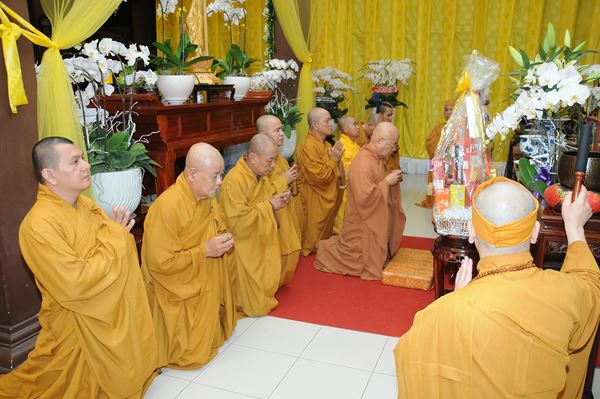 Các Phái Đoàn Kính Viếng Giác Linh Đại Lão Hòa Thượng Phương Trượng Chùa Long Bửu ngày
