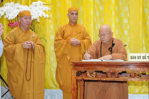 Các Phái Đoàn Kính Viếng Giác Linh Đại Lão Hòa Thượng Phương Trượng Chùa Long Bửu ngày