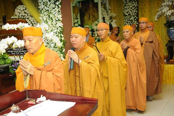 Các Phái Đoàn Kính Viếng Giác Linh Đại Lão Hòa Thượng Phương Trượng Chùa Long Bửu ngày