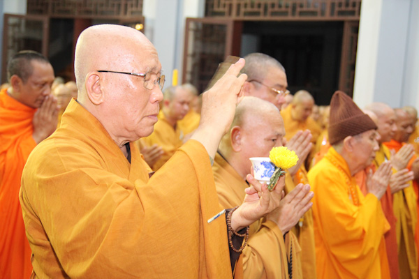 Chùm ảnh: Lễ cung nghinh nhục thân Đại lão HT. Thích Từ Nhơn nhập kim quan