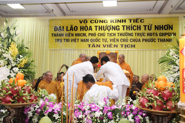 Chùm ảnh: Lễ cung nghinh nhục thân Đại lão HT. Thích Từ Nhơn nhập kim quan