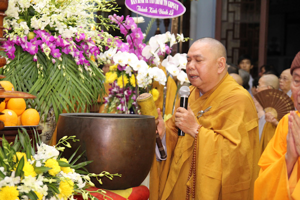 Chùm ảnh: Lễ cung nghinh nhục thân Đại lão HT. Thích Từ Nhơn nhập kim quan