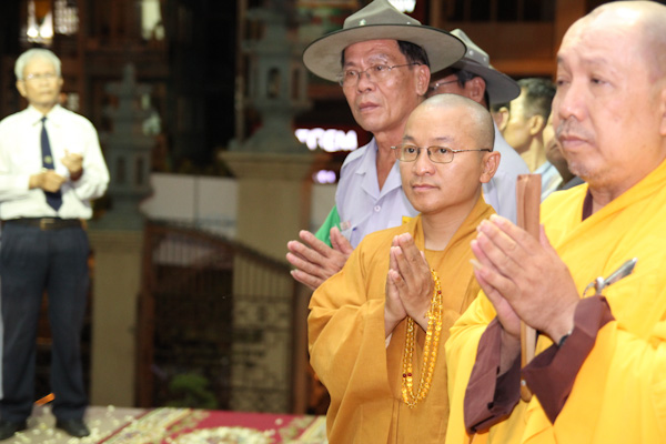 Chùm ảnh: Lễ cung nghinh nhục thân Đại lão HT. Thích Từ Nhơn nhập kim quan
