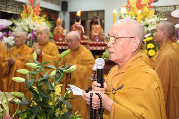 Chùm ảnh: Lễ cung nghinh nhục thân Đại lão HT. Thích Từ Nhơn nhập kim quan